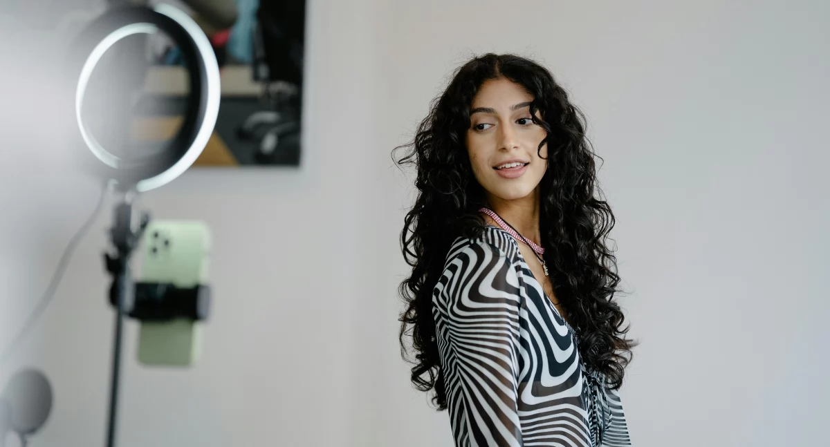 Materiał zewnętrzny, Jakie korzyści płynące influencer marketingu - zdjęcie, fotografia