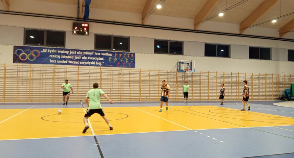 Liga Amatorska, Stawka przetasowała Suska Futsalu ostatniej prostej - zdjęcie, fotografia