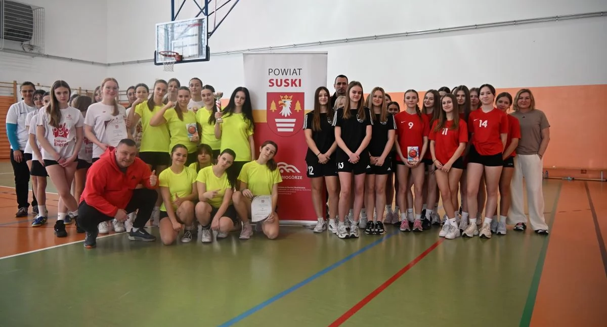 Sport szkolny, Koszykarski mistrzowski dublet szkoły Stryszawie - zdjęcie, fotografia