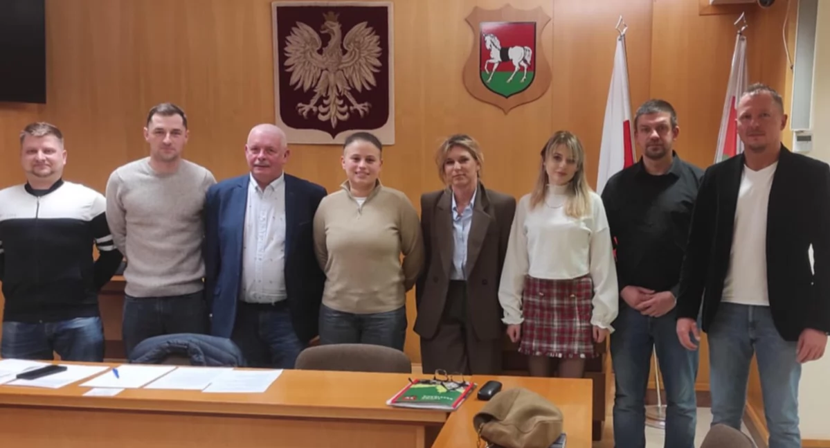 Piłka nożna, barwy Babiej Góry - zdjęcie, fotografia