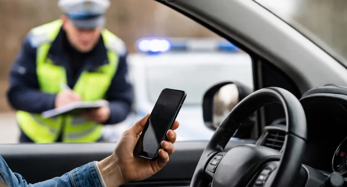 Drogi i Transport, punktów kilka sekund Uwaga telefon podczas jazdy - zdjęcie, fotografia