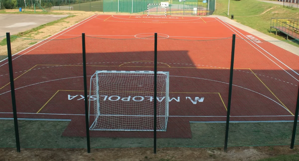 Inwestycje, rozwój infrastruktury sportowej Małopolsce Wsparcie Maków Podhalański Bystra Sidzina - zdjęcie, fotografia