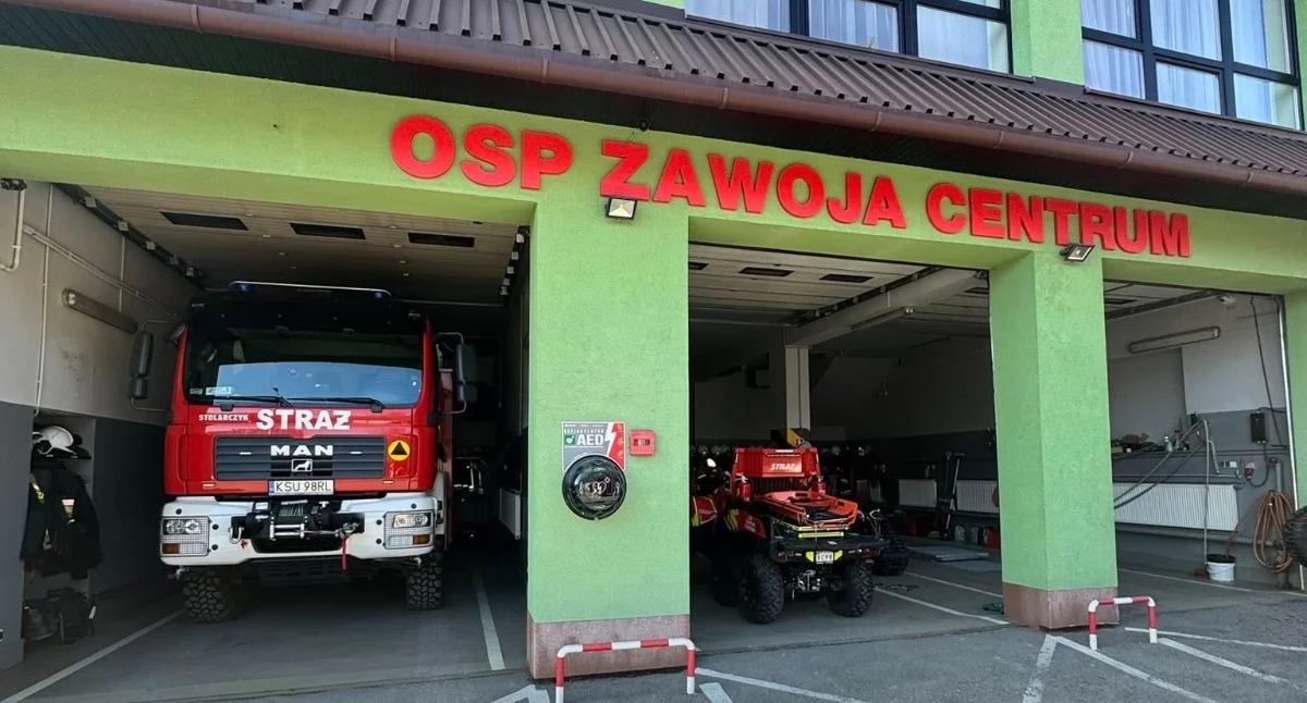 Z remizy, remizie Zawoja Centrum zamontowano defibrylator - zdjęcie, fotografia