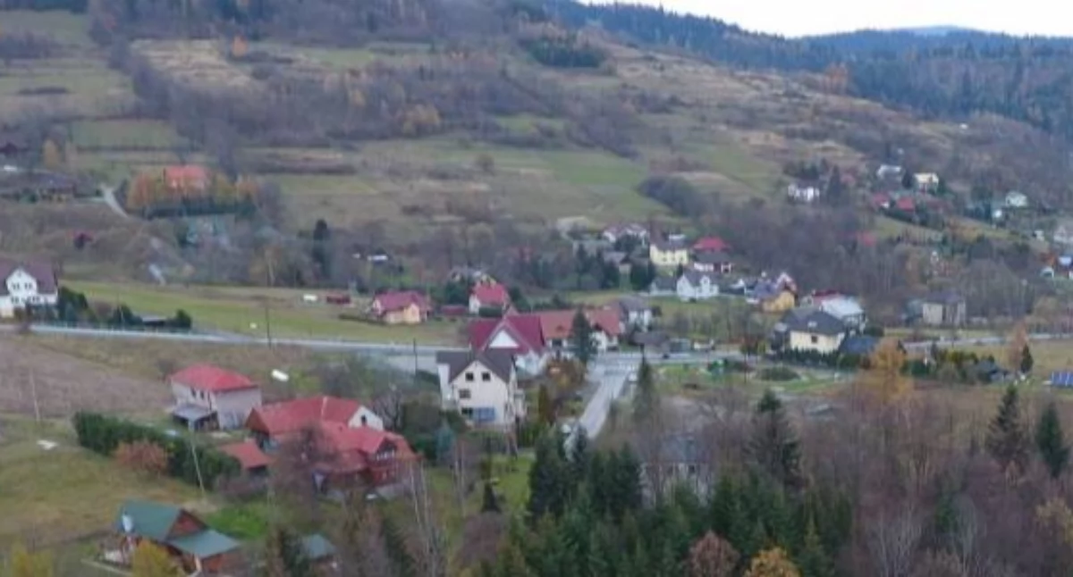 Nasze sprawy, dziś wielka akcja „Sprzątanie Świata” Hucisku Pewelce - zdjęcie, fotografia