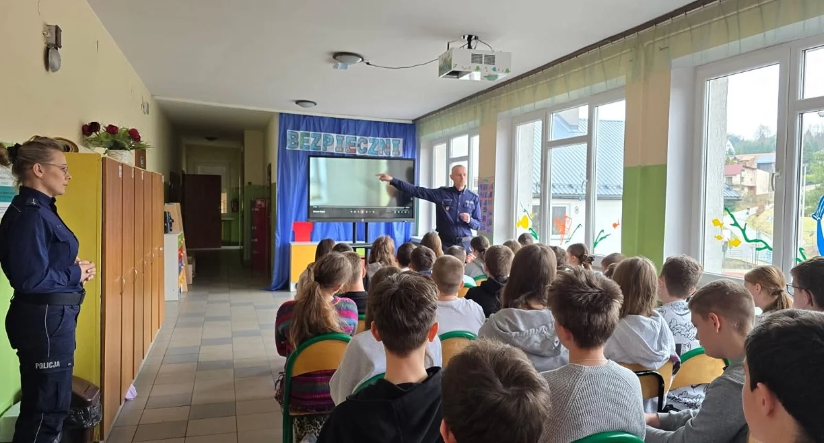 Ze szkolnej ławy, Spotkanie profilaktyczne uczniami V–VIII Marcówce - zdjęcie, fotografia