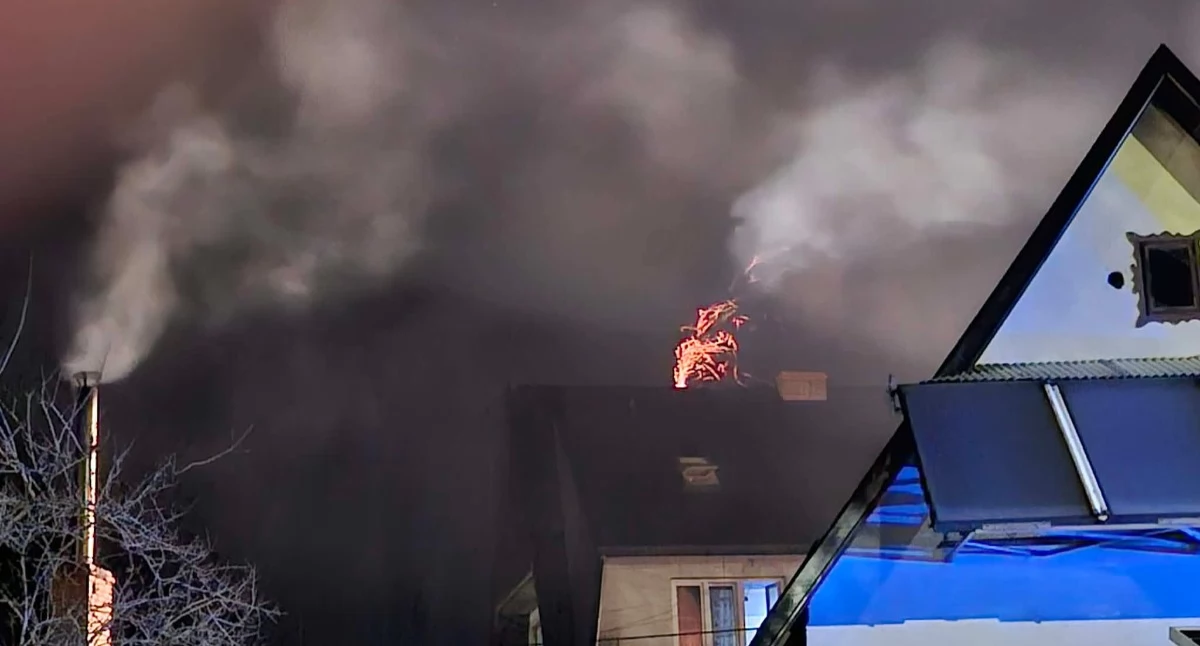 Z remizy, Pożar sadzy kominie Skawicy - zdjęcie, fotografia