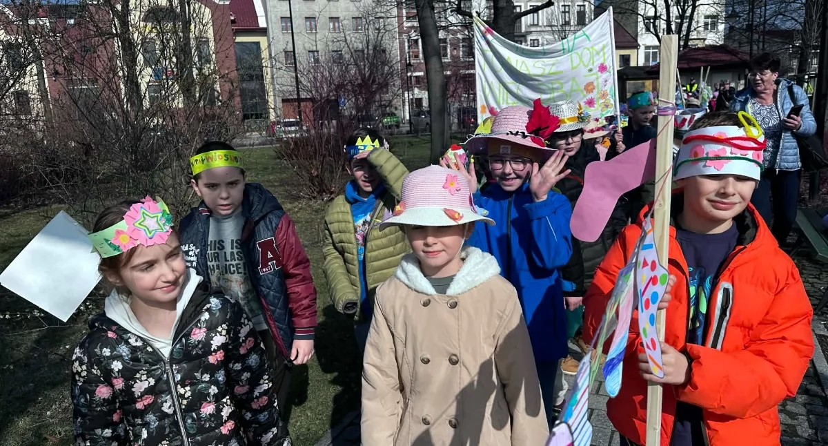 Ze szkolnej ławy, Kolorowa parada różnorodności Jordanów pokazał inność oznacza gorszości - zdjęcie, fotografia