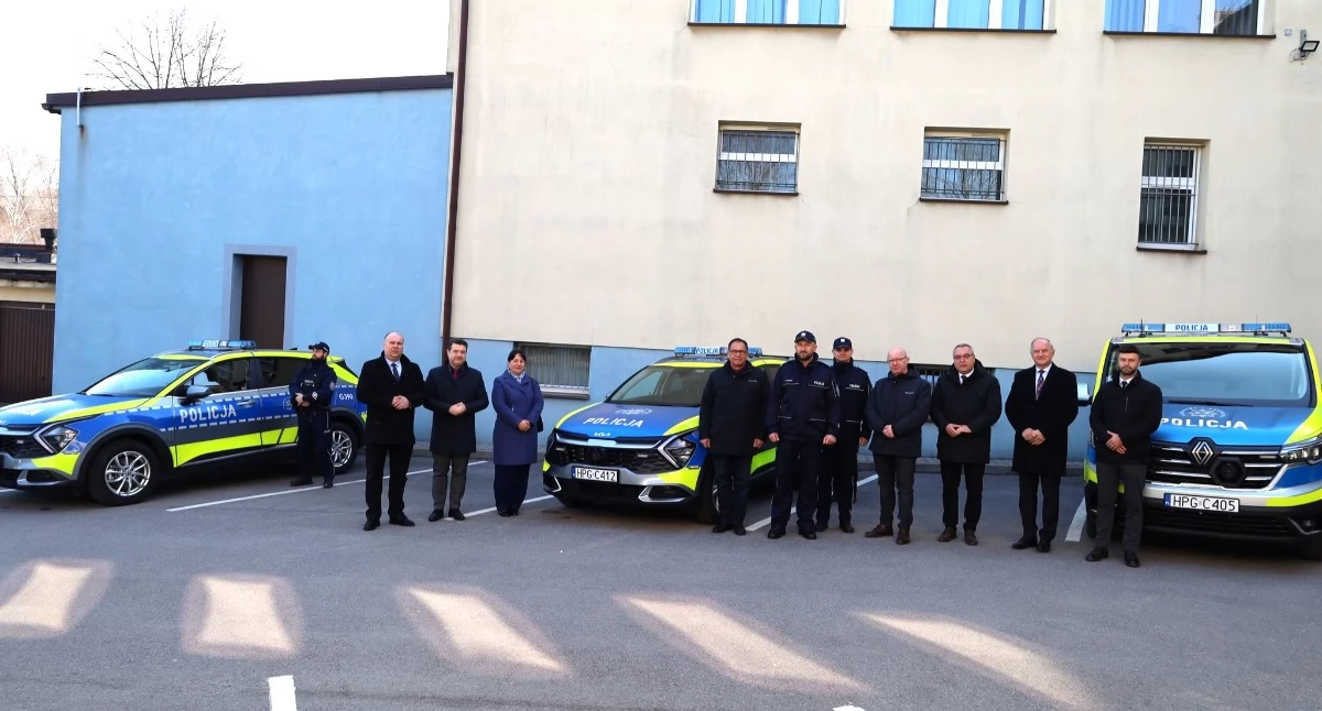Inwestycje, radiowozy powiecie suskim Policjanci wyjechali drogi - zdjęcie, fotografia