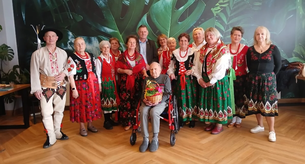 Rozrywka, Urodziny najstarszego Jordanowianina muzyki grupy wokalnej Biesiada - zdjęcie, fotografia