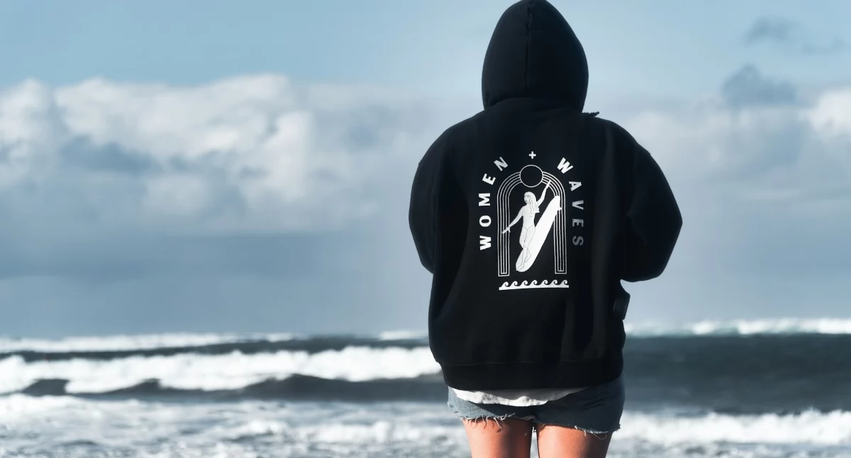 Materiał zewnętrzny, Merch benefit pracowniczy firmowa bluza może konkurować kartą sportową - zdjęcie, fotografia