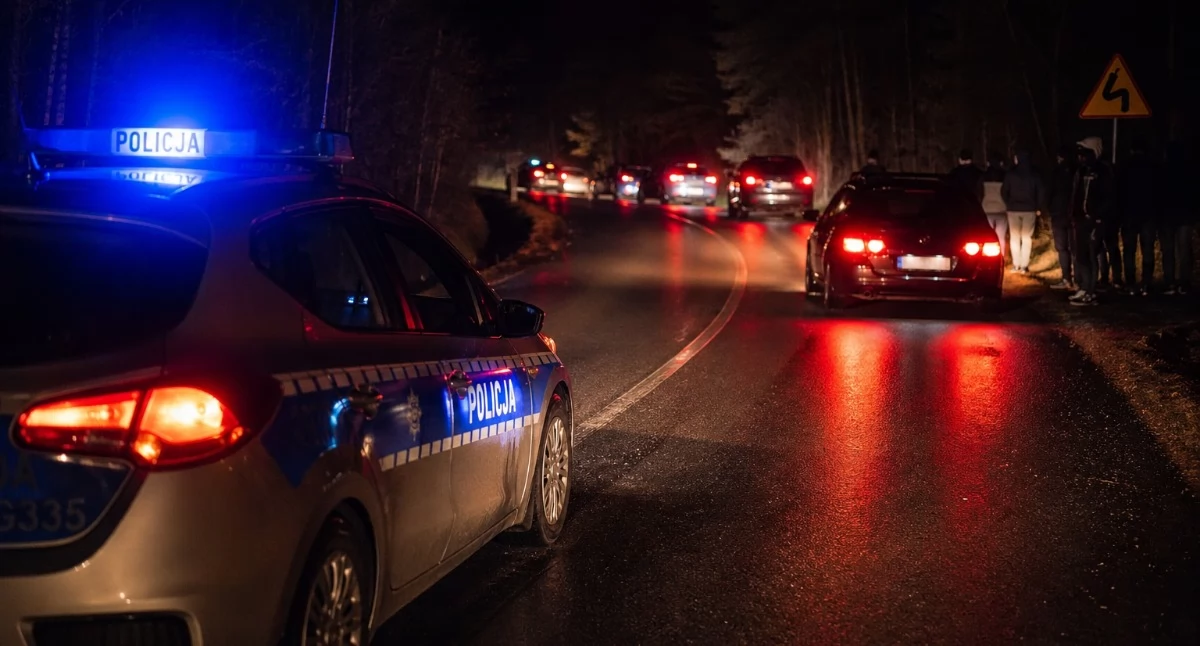Interwencje, Zawoja Niebezpieczne popisy zmroku - zdjęcie, fotografia
