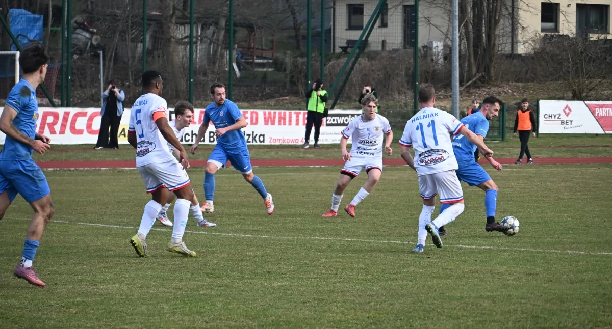 Piłka nożna, Piłkarski weekend Mecze prawdy Tempa Wądrzyk zadebiutuje derbach Juszczynem Jordan przełamać Jałowiec lidera potrójne klasowe derby - zdjęcie, fotografia