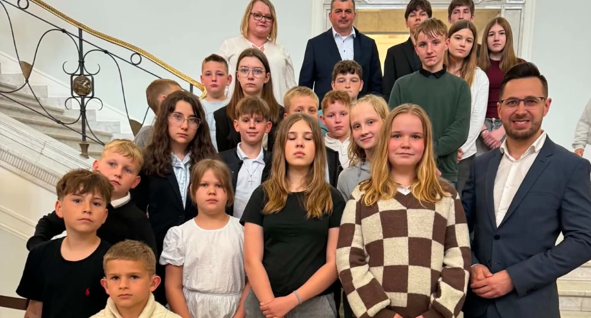 Ze szkolnej ławy, Młodzi strażacy Lachowic Sejmie była „żywa lekcja WOS” - zdjęcie, fotografia