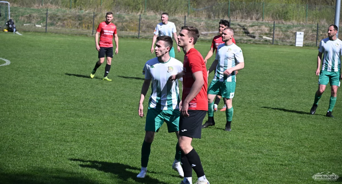 Piłka nożna, Piłkarski weekend wszystko Jordana derby wielkiej Suchej Beskidzkiej zbiórka Juszczynie Maków świętować Lachy Garbarzem prestiż tylko - zdjęcie, fotografia