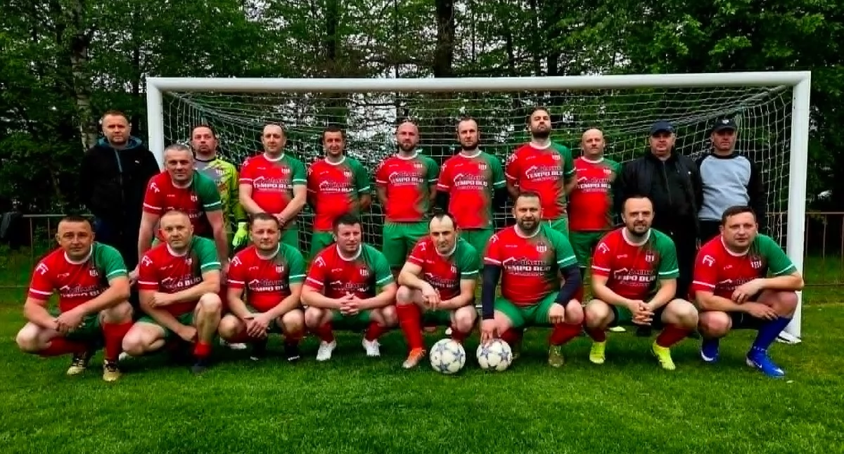 Piłka nożna, Oldboje zaczęli rozgrywki Halniak Maków Podhalański lepszy Bystrej - zdjęcie, fotografia