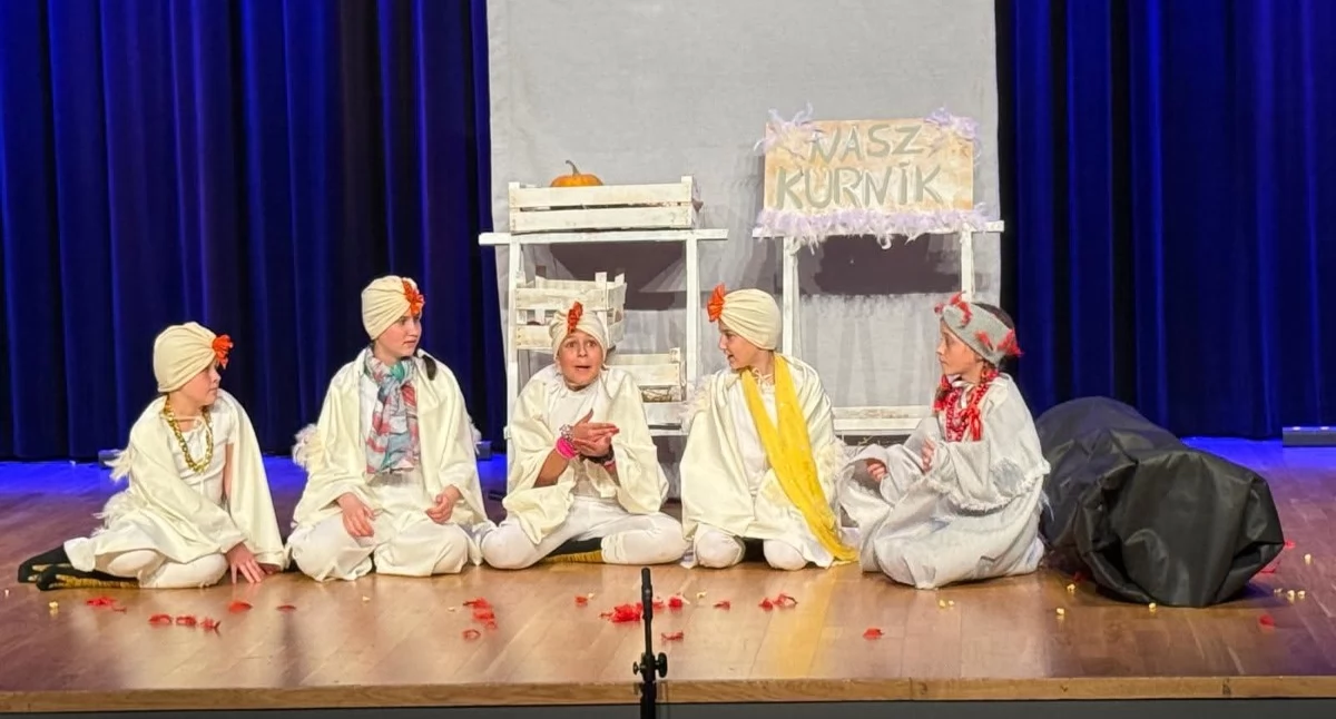 Film i Teatr, „Kury grubej rury” pojadą Nowego Sącza Sukces grupy MOZAIKA Naprawy - zdjęcie, fotografia