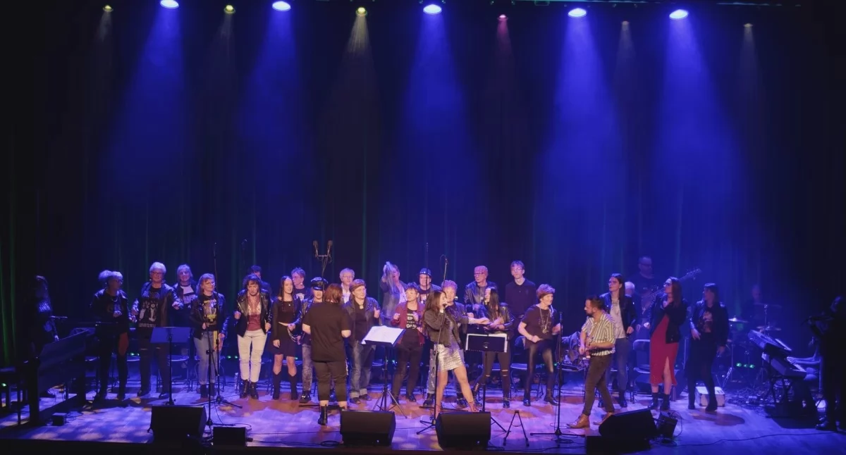 Koncerty – Muzyka , Chór „Jasień” zaśpiewa przeboje zespołu Budą Wyjątkowy koncert czerwca - zdjęcie, fotografia