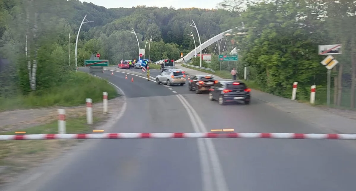 Wypadki drogowe, Kolizja Suchej Beskidzkiej Występują utrudnienia ruchu - zdjęcie, fotografia