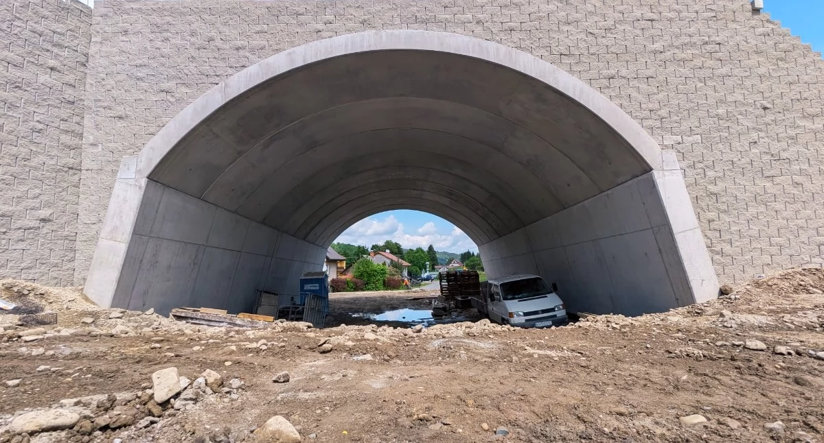 Drogi i Transport, Tunel Lachowicach coraz bliżej finału zmienia jedna najważniejszych inwestycji gminie Stryszawa - zdjęcie, fotografia