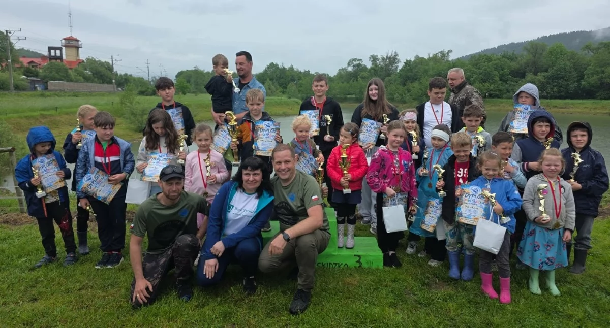 Nasze sprawy, Młodzi pasjonaci wędkarstwa stanęli rywalizacji Suchej Beskidzkiej - zdjęcie, fotografia