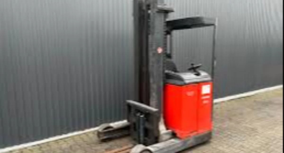 Materiał zewnętrzny, Reach truck dlaczego wózki podstawą nowoczesnych magazynów wysokiego składowania - zdjęcie, fotografia