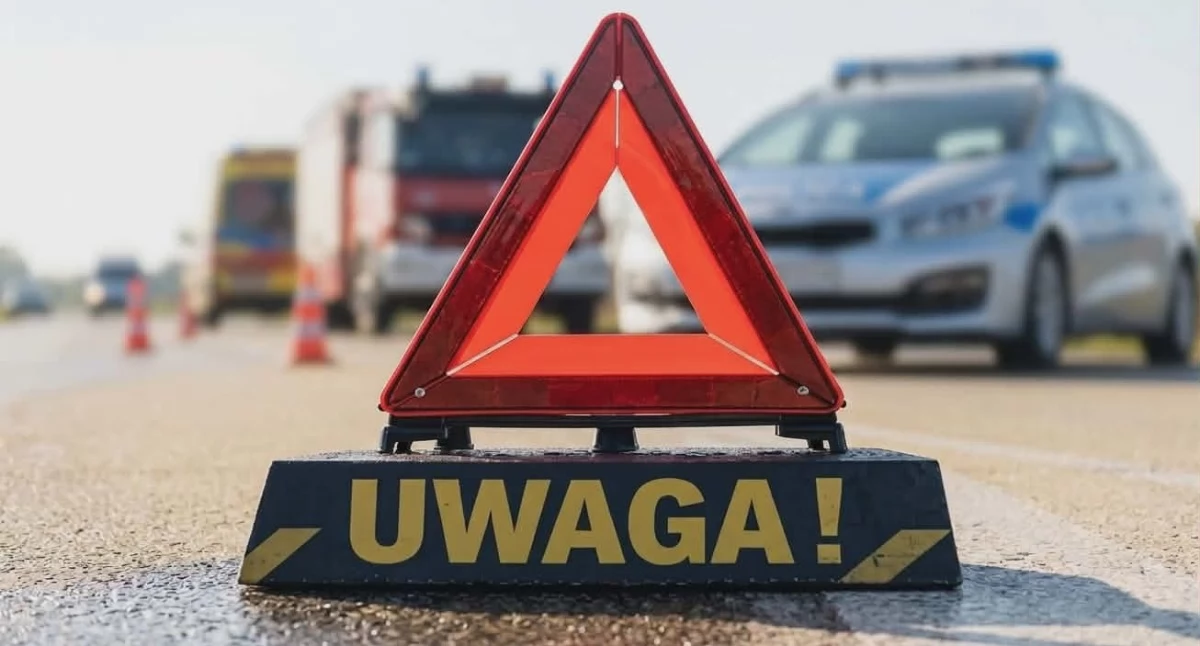 Wypadki drogowe, Zderzenie samochodu motocyklem Stryszawie Motocyklista trafił szpitala - zdjęcie, fotografia
