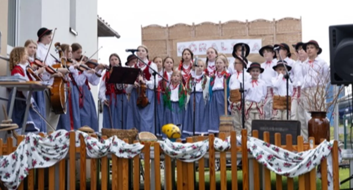 Folklor i Tradycje , Rodzinne świętowanie Kojszówce Była muzyka atrakcje jubileusz zespołu Kojsowianie - zdjęcie, fotografia