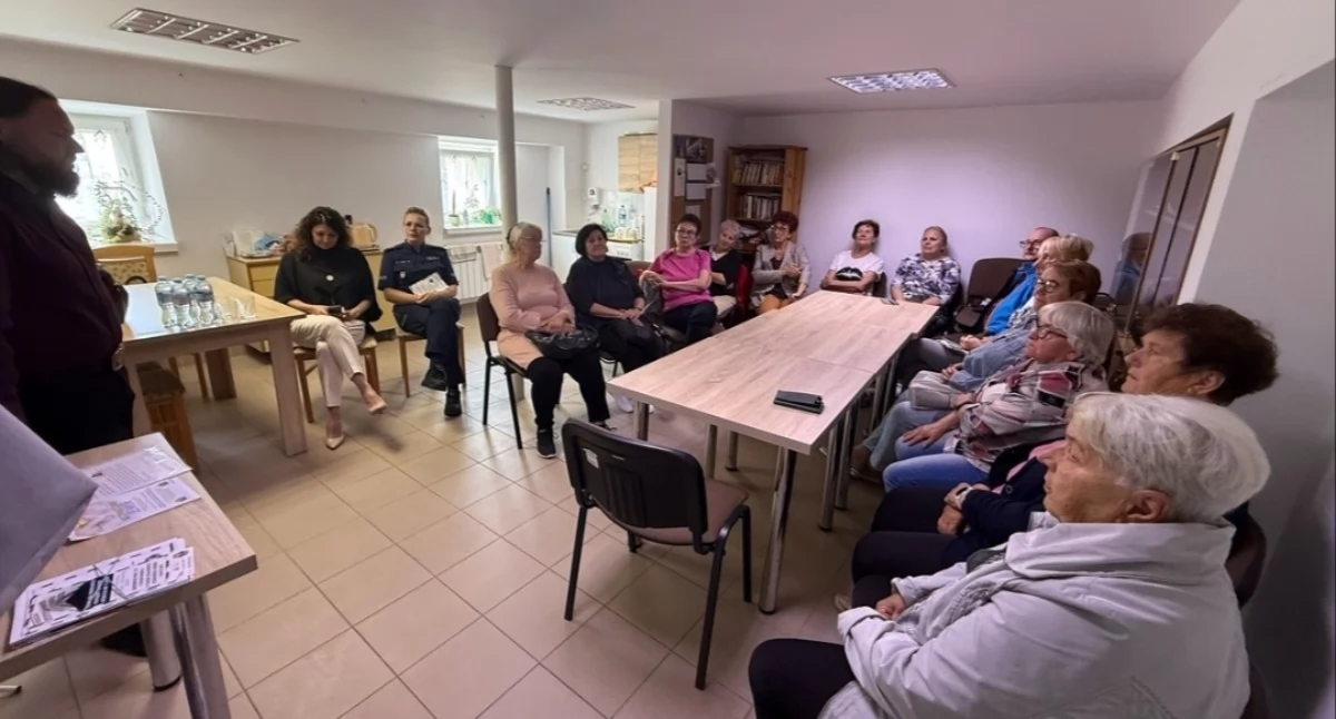 Komunikaty ostrzeżenia policji, oszustom Spotkanie edukacyjne seniorów Suchej Beskidzkiej - zdjęcie, fotografia
