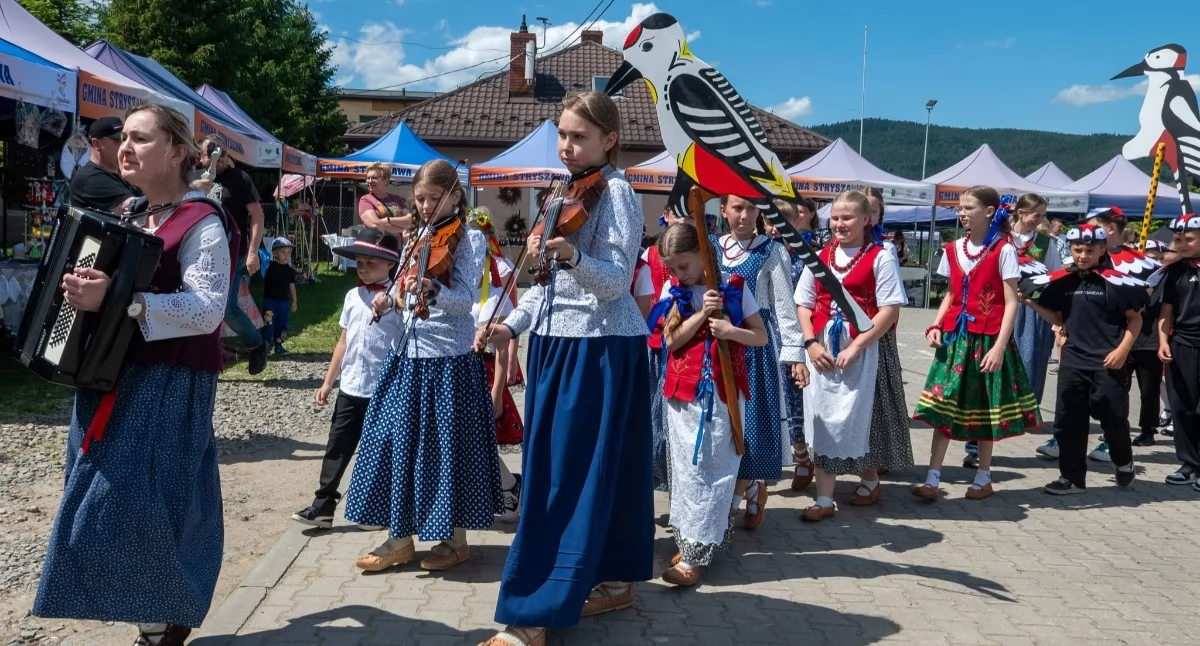 Folklor i Tradycje , Stryszawa znów pachniała drewnem tradycją Święto Zabawki Ludowej - zdjęcie, fotografia