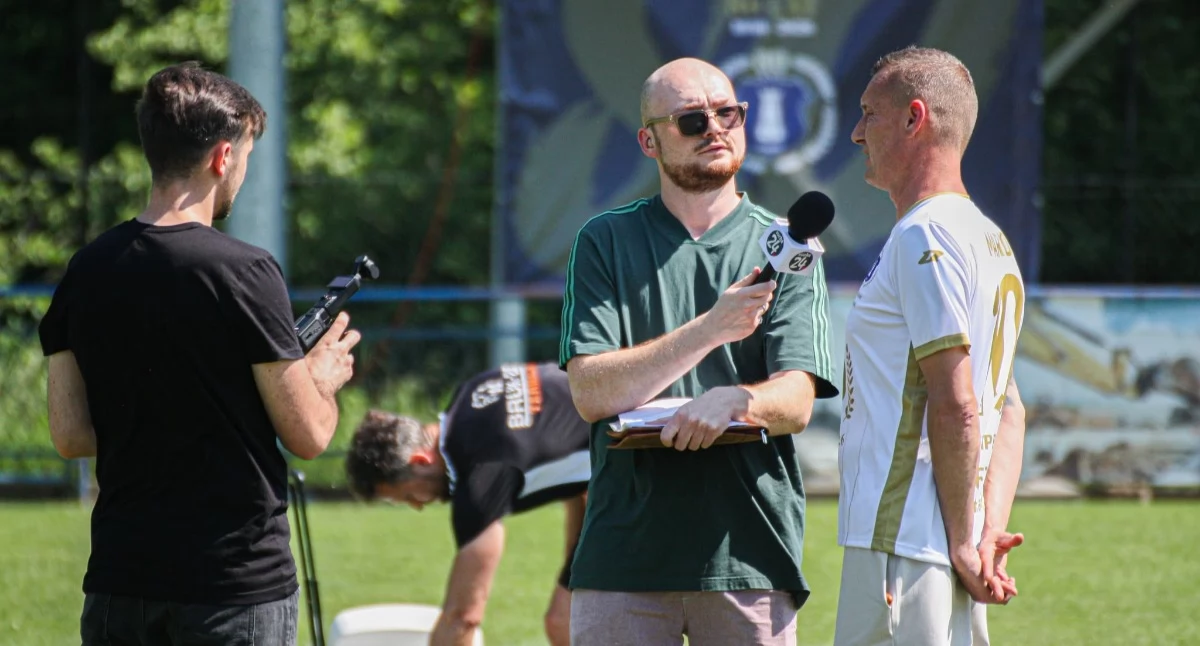 Piłka nożna, Mariusz Sałaciak „Prezes Puzik prezes Sałaciak trwają wiecznie” Tempa Białki - zdjęcie, fotografia
