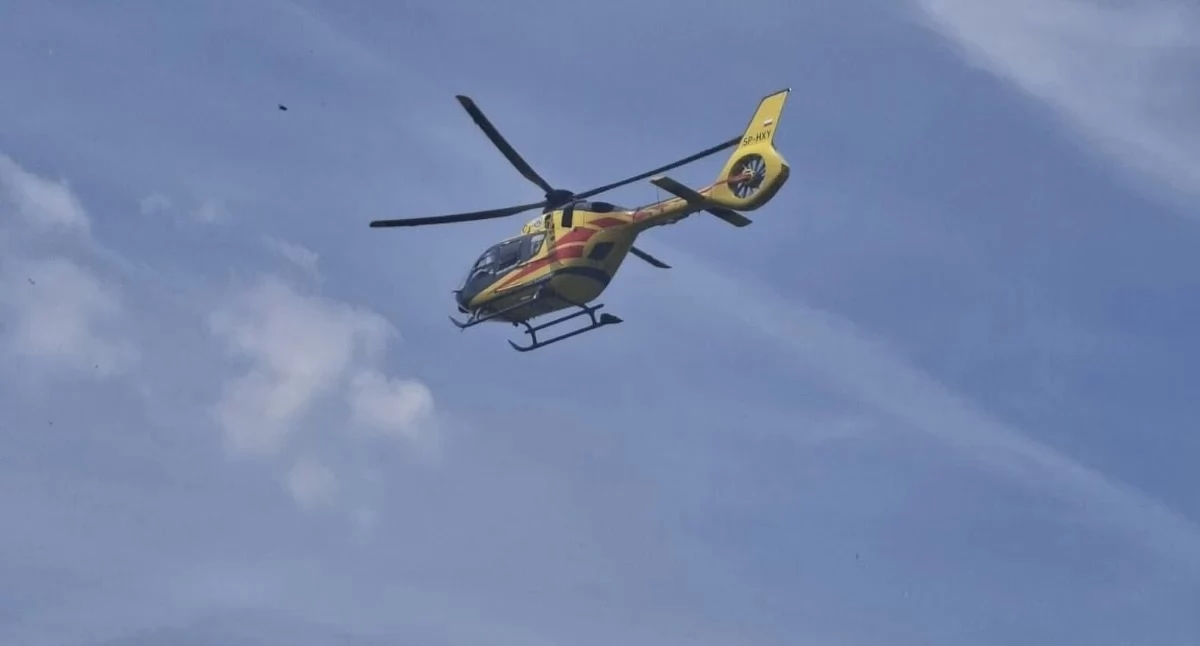 Wypadki drogowe, Groźny wypadek podczas odcinka testowego Stryszawie Załoga trafiła szpitala - zdjęcie, fotografia