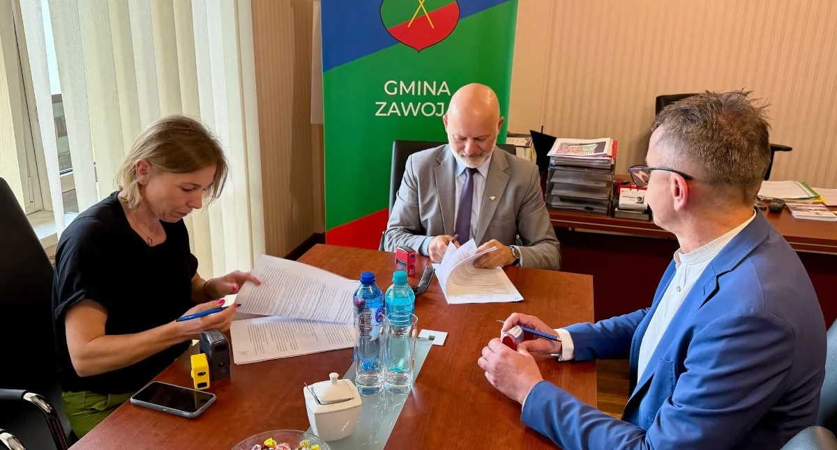 Finanse i Budżet, Powstanie całoroczne lodowisko Zawoi Podpisano umowę realizację inwestycji - zdjęcie, fotografia