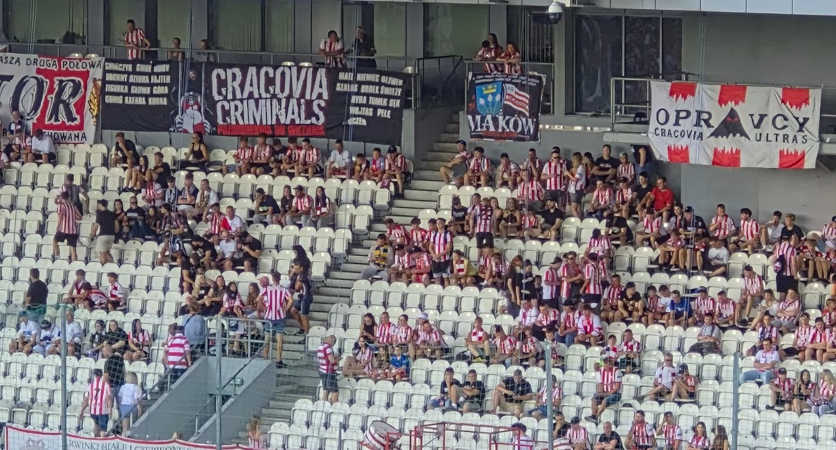 Piłka nożna, Powiat suski zaznaczył obecność piłkarskich urodzinach! było Cracovia Sevilla - zdjęcie, fotografia