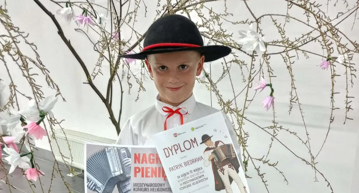 Folklor i Tradycje , Wielki sukces młodego heligonisty Sidziny Patryk Biedrawa stanął podium - zdjęcie, fotografia
