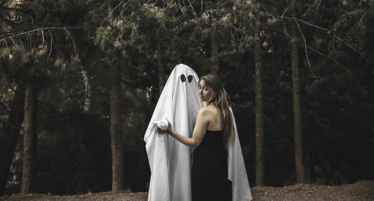 Materiał zewnętrzny, Nowoczesne relacje zjawisko milczenia - zdjęcie, fotografia