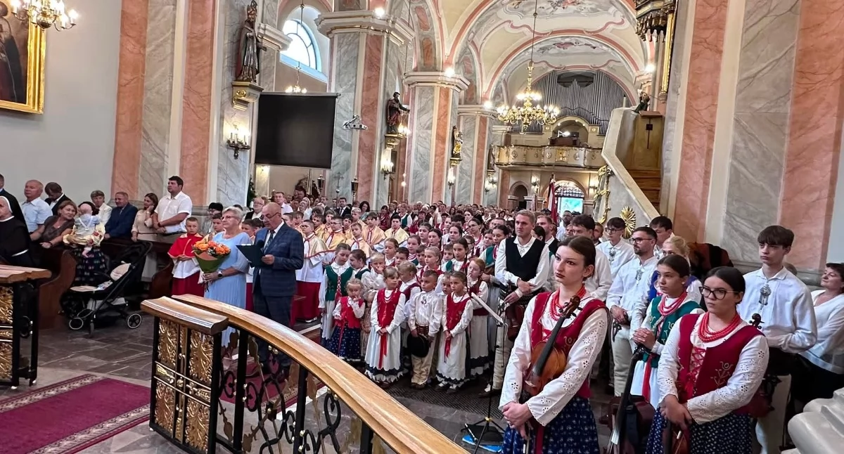  Sanktuarium Matki Bożej Opiekunki i Królowej Rodzin w Makowie Podhalańskim