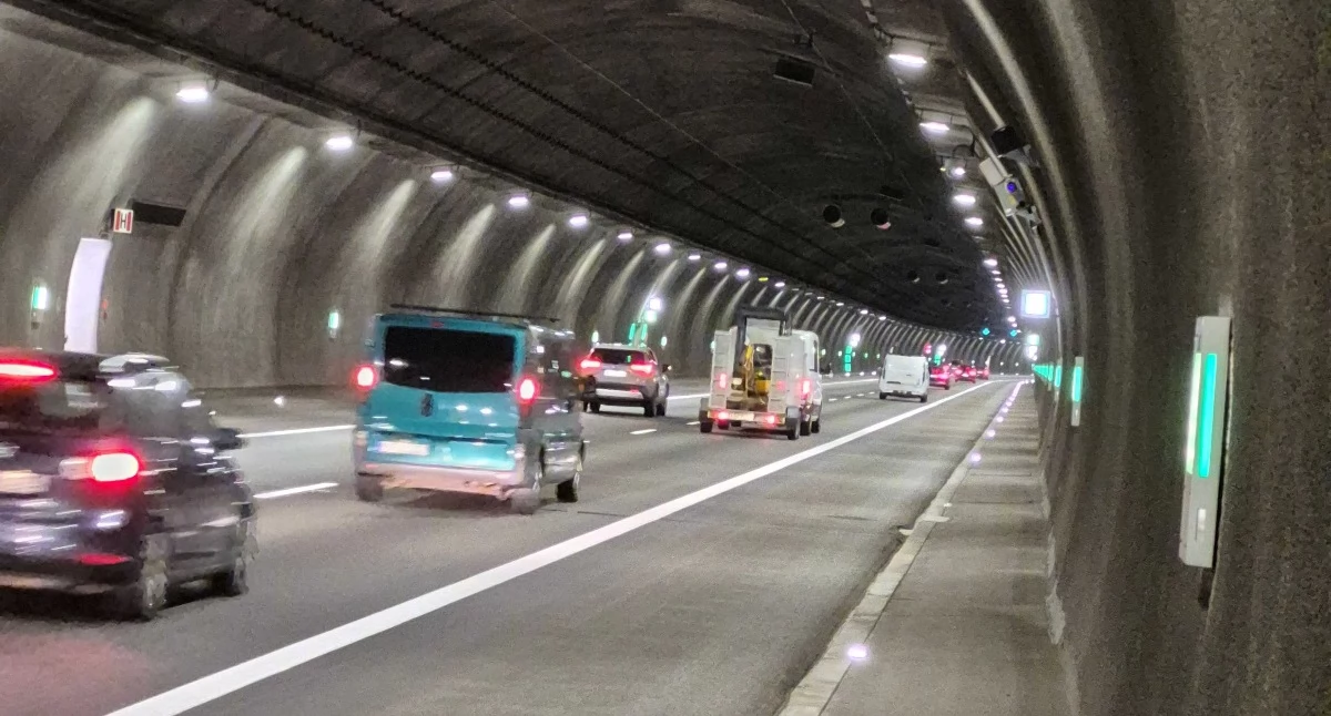 Drogi i Transport, Rekord tunelu zakopiance ciągu przejechało blisko - zdjęcie, fotografia