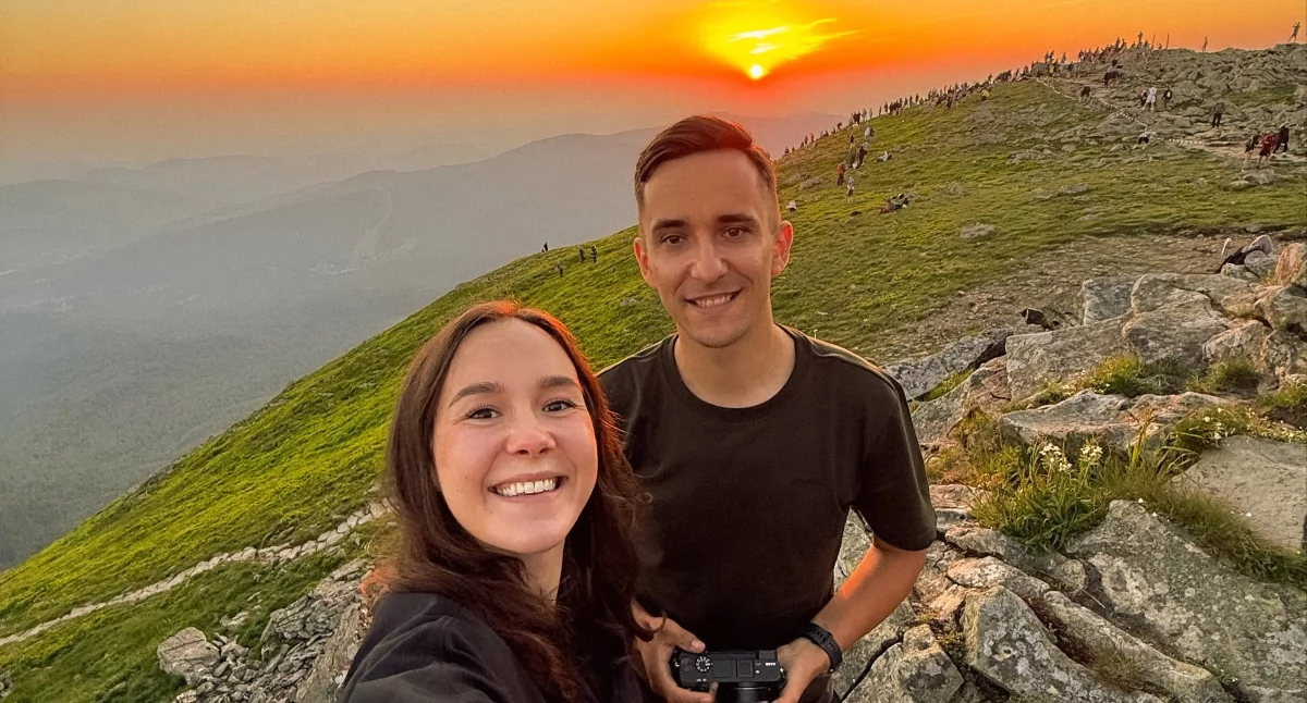 Atrakcje Turystyczne - Podróże małe i duże, „Pół Polski idzie” Filmik nocnego parkowania Krowiarkach zdobywa popularność Internecie - zdjęcie, fotografia