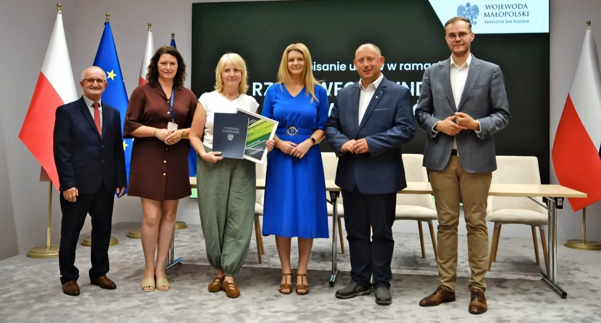 Drogi i Transport, Blisko gminy Zembrzyce remont drogi Marcówce - zdjęcie, fotografia