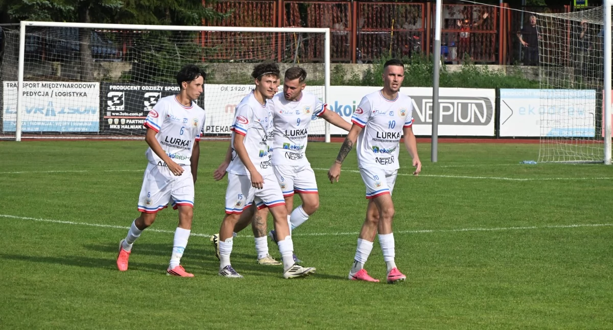 Piłka nożna, Puchar Polski passa Halniaka! Makowianie półfinale Pucharu Polski - zdjęcie, fotografia