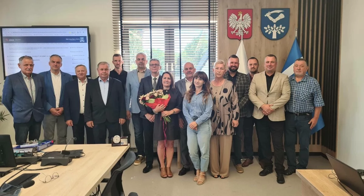 Polityka, Kulka złożyła mandat radnej Będą wybory uzupełniające - zdjęcie, fotografia