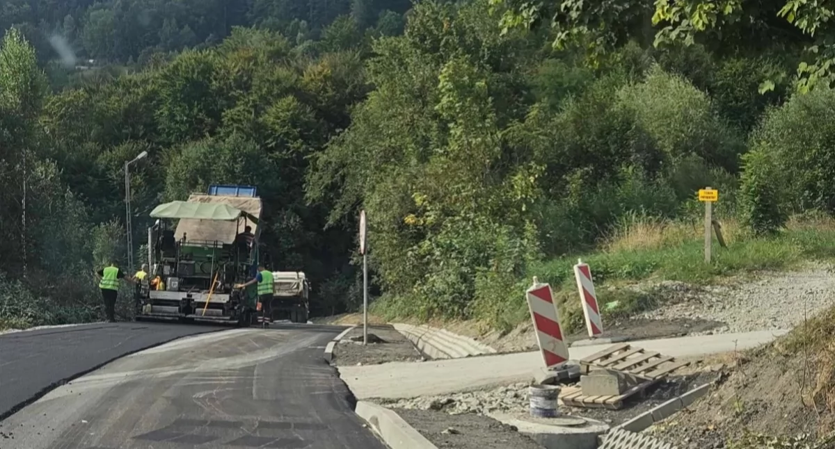 Inwestycje, Ponad drogi powiecie suskim Sprawdź które odcinki otrzymały dofinansowanie - zdjęcie, fotografia