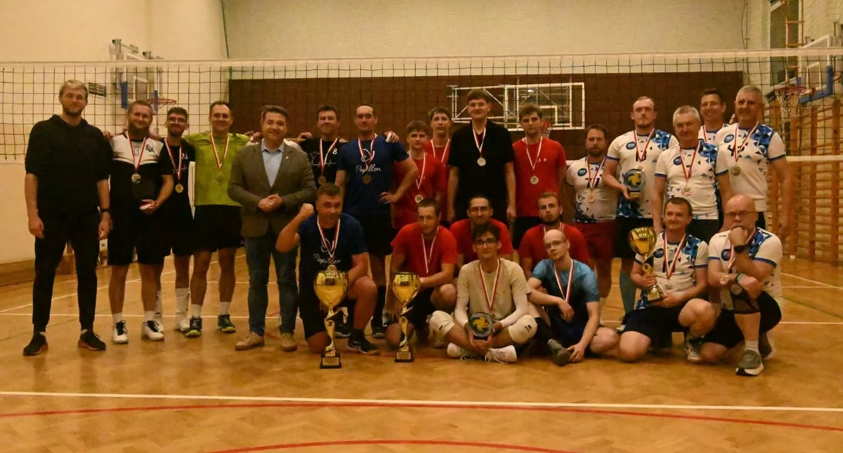 Liga Amatorska, Siatkarze start czyli zaczynamy drugą edycję Makowskiej Piłki Siatkowej - zdjęcie, fotografia