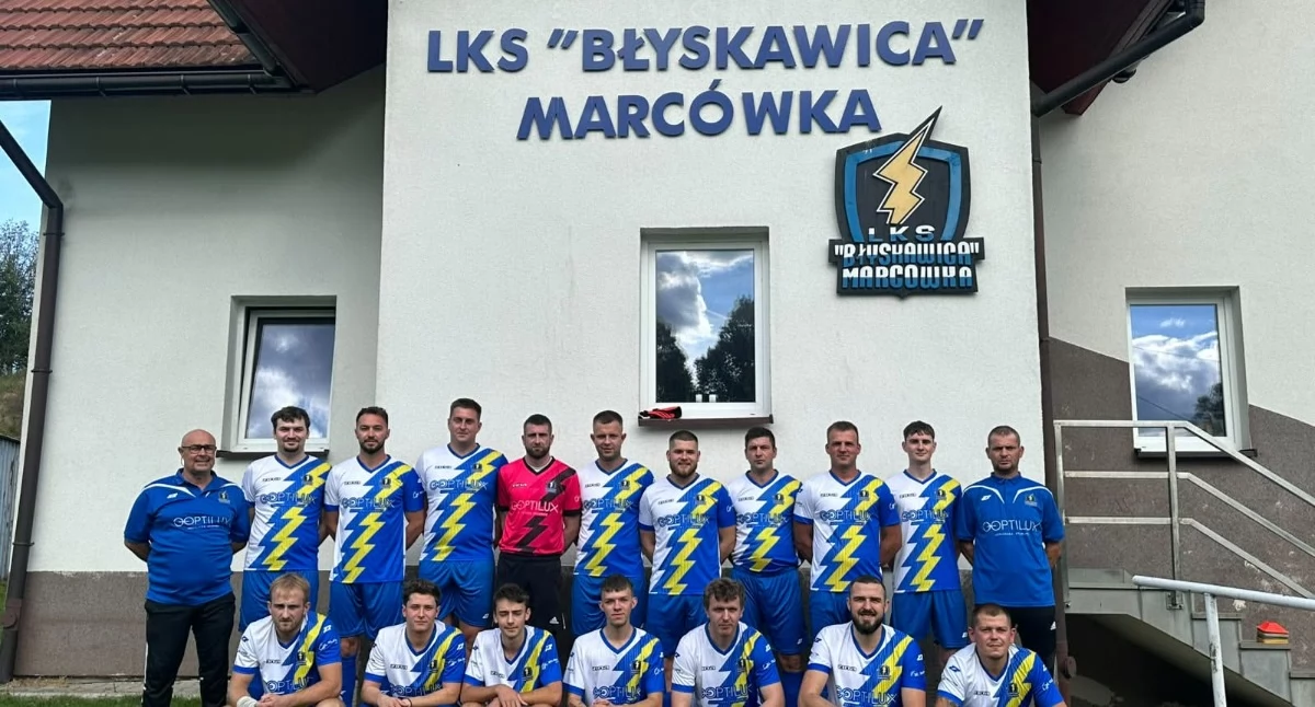 Piłka nożna, KLASA WADOWICKA Błyskawica myślą zatrzymywać zatrzymał Huragan - zdjęcie, fotografia