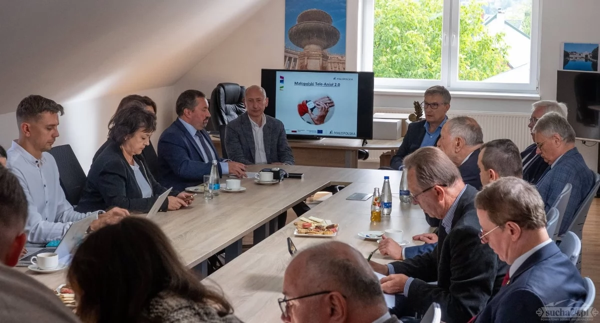Pomoc społeczna, komisje Sejmiku obradowały Suchej Beskidzkiej Rozmawiano przyszłości Anioła - zdjęcie, fotografia
