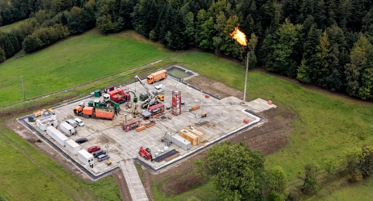 Inwestycje, Energia Karpaty Zachodnie „Wyniki dają powody optymizmu” Lachowicach trwają testy odwiertu gazem - zdjęcie, fotografia