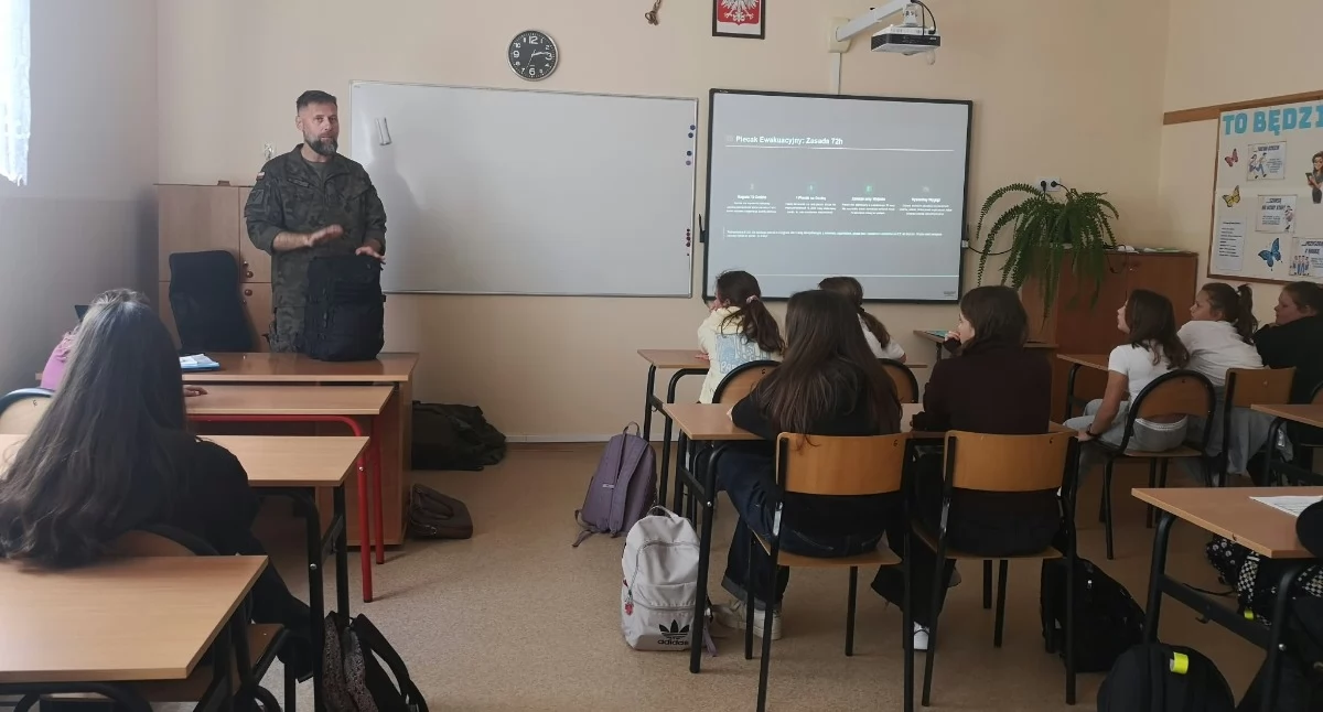 Ze szkolnej ławy, „Gotowi kryzys” młodzież Krzeszowa reagować sytuacjach zagrożenia - zdjęcie, fotografia