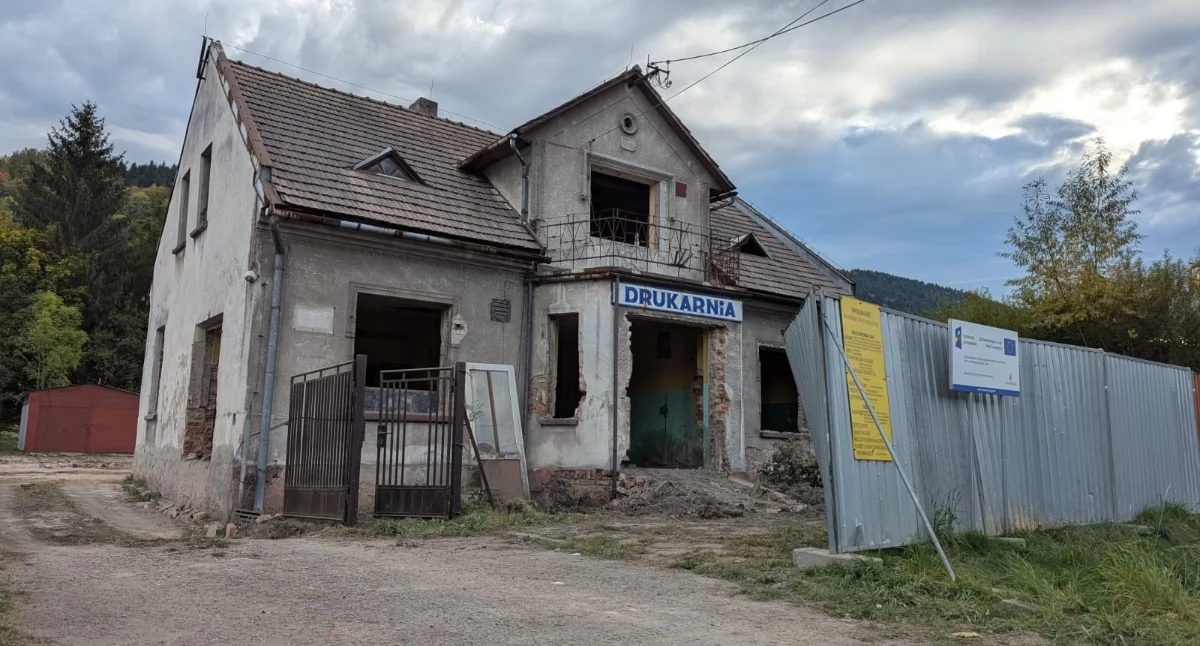 Inwestycje, przez działała drukarnia Teraz budynek Rolach przechodzi wielką zmianę - zdjęcie, fotografia
