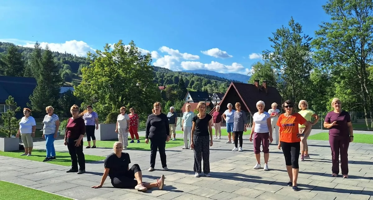 Rozrywka, Zawoi seniorzy zwalniają tempa „Babiogórska Energia 55+” zachęca aktywności - zdjęcie, fotografia