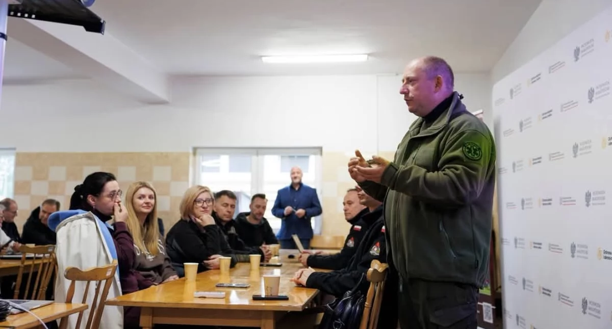 Informacje urzędowe, Samorządowcy ćwiczą reagowanie kryzysy Szkolenie strażackim poligonie - zdjęcie, fotografia